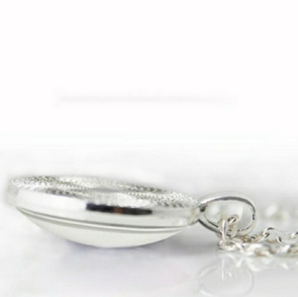 Necklaces - Picture 2 of 4